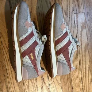 Gola Sneakers - Like New size 7